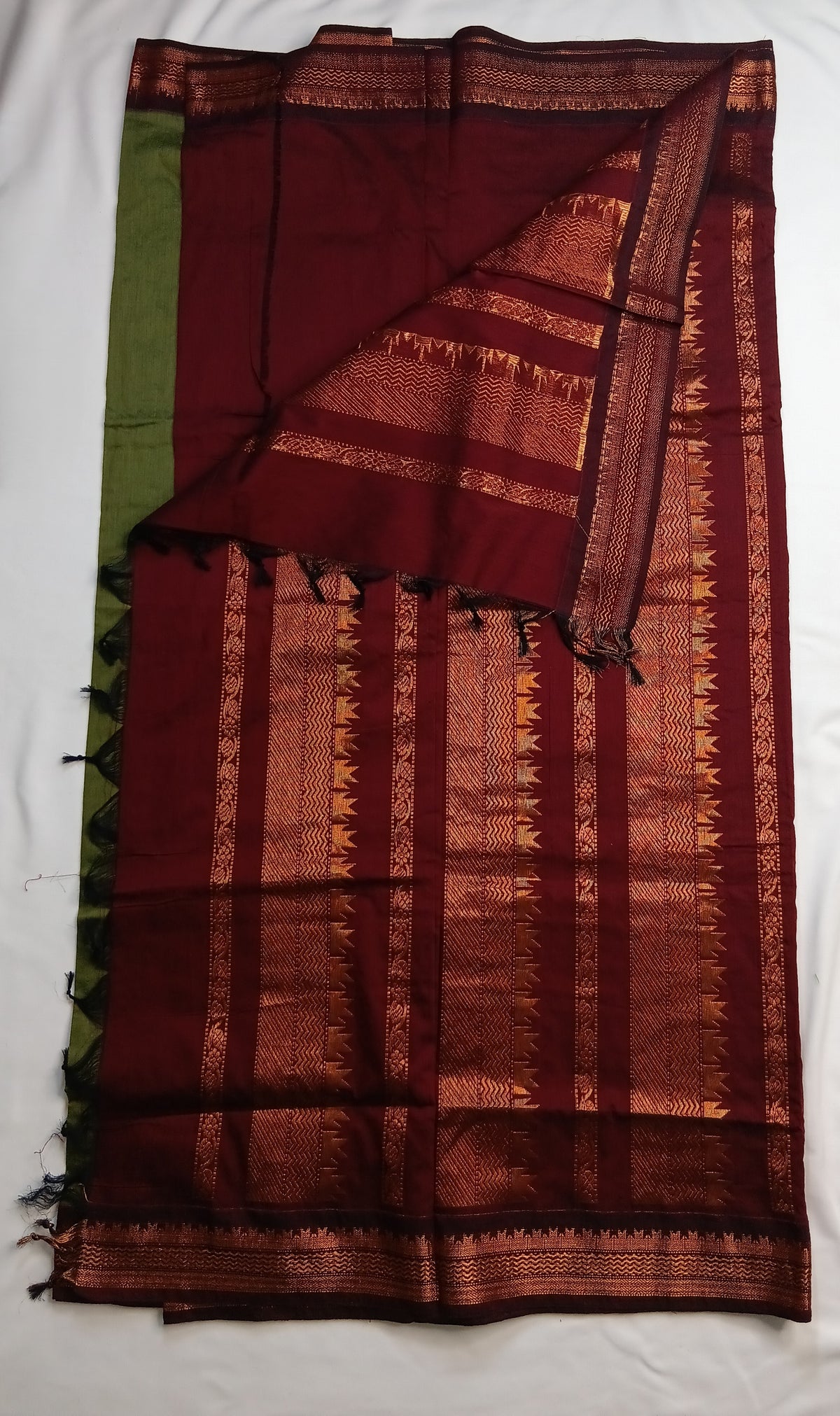 Moss Green Gadwal Plain Saree and Rich Pallu