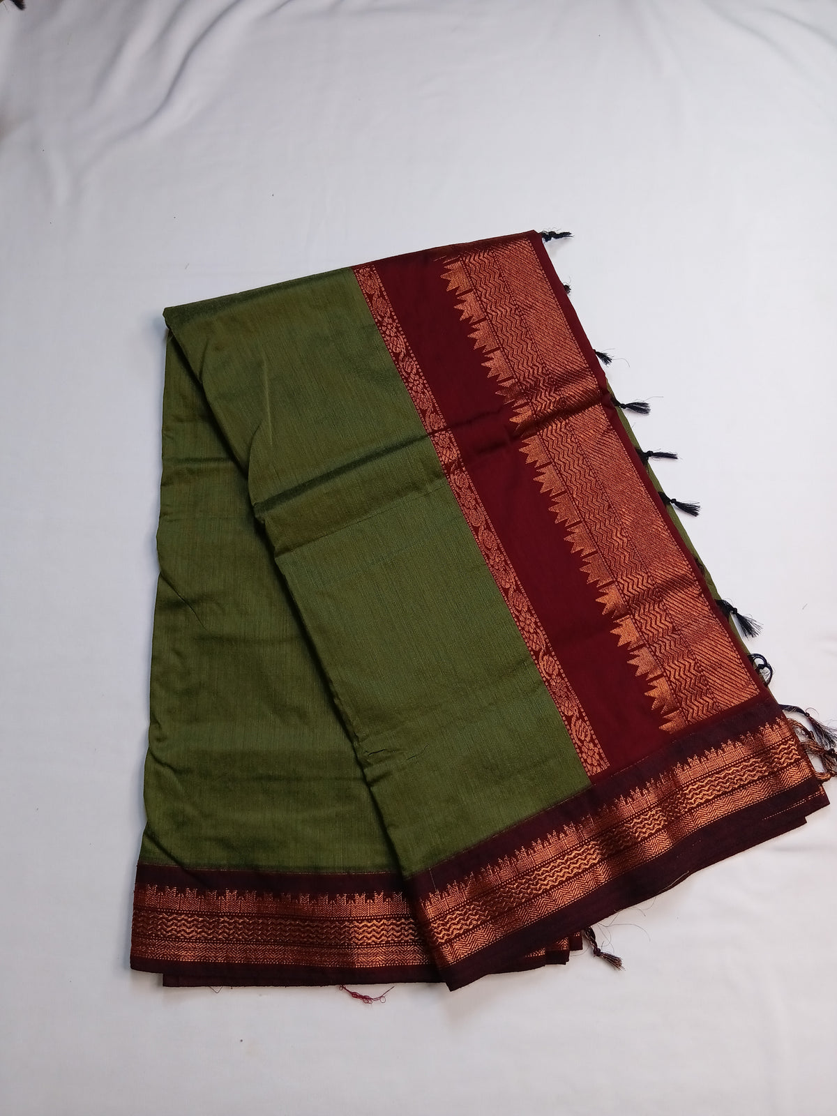 Moss Green Gadwal Plain Saree and Rich Pallu